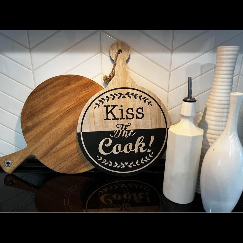 SOLD Charcuterie Board cutting board kitchen decor! Kiss the cook - Picture 1 of 2
